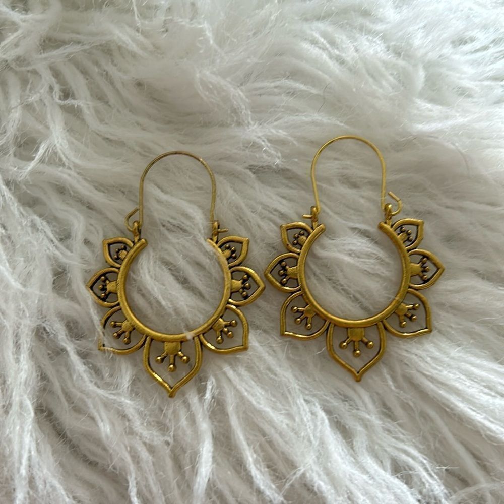 Floral gold earrings
